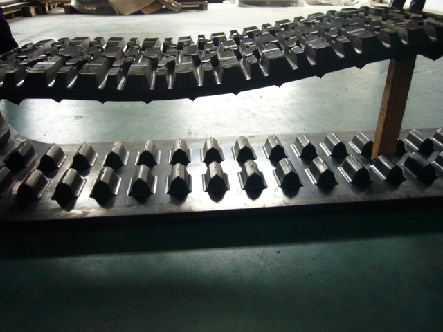 Track Karet BOLTRAC 457*101.6*51mm untuk Skid Steer Loader TEREX PT-100G