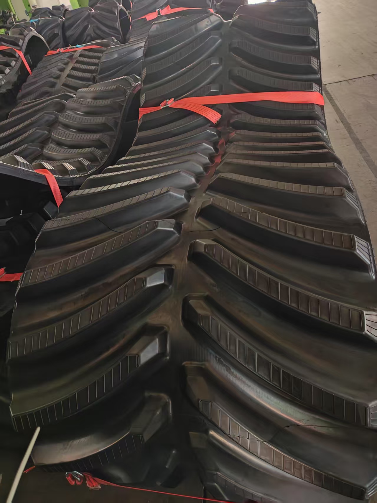 Bolini 915 mm kummist roomikud John Deere 9RT 9RX Tarnimine kliendile